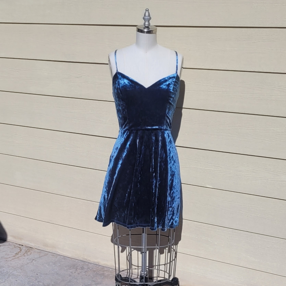 NEW I.N. San Francisco velvet blue mini sweetheart neck dress